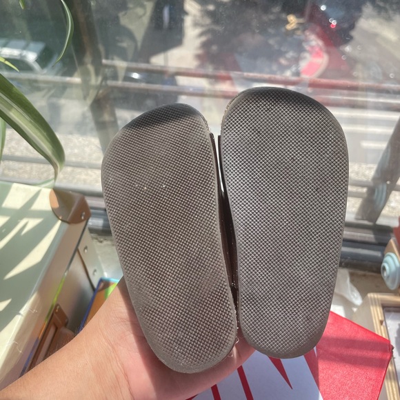 Old Navy Baby Brown Strap Sandals 18-24 Month - Picture 2 of 3